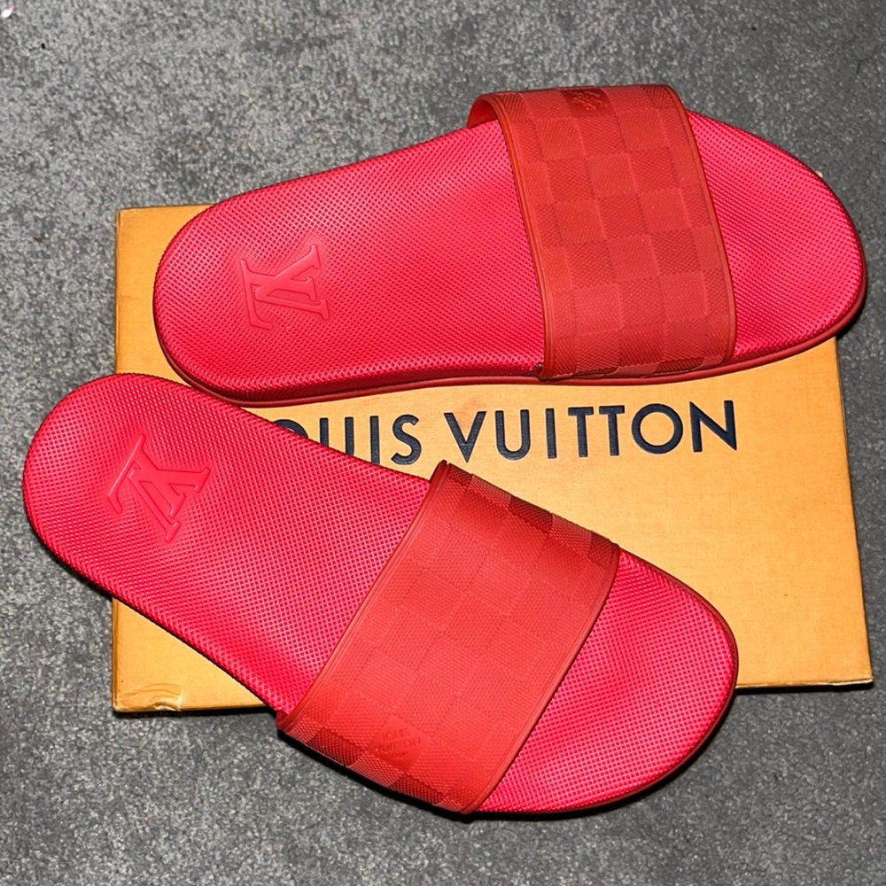 Louis Vuitton, size 6, Red